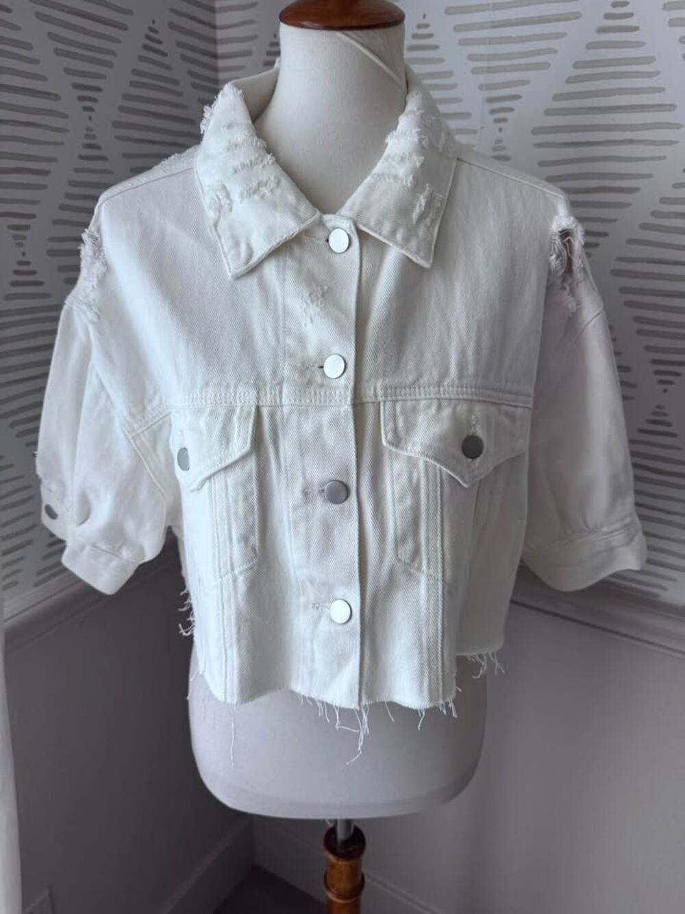 Pol Women’s Small White Distressed Cropped Denim Jacket Top